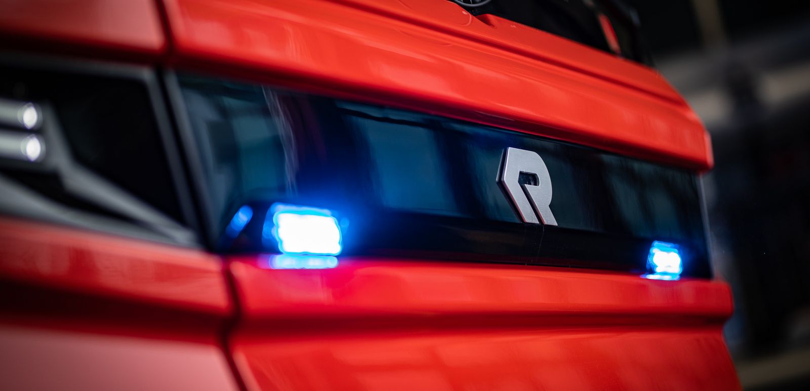 Crosslink-Erfahrung: Detailaufnahme Front RT Detailaufnahme der Front des RT – im Fokus mittig das Rosenbauer-Logo.