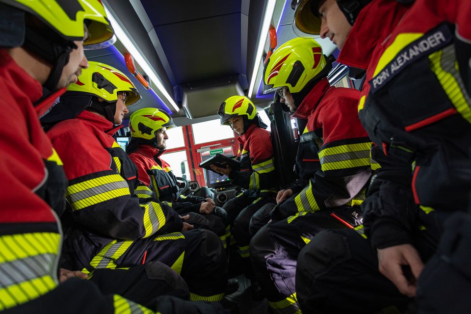 RT: Interior briefing crew Briefing with the entire crew inside the RT.