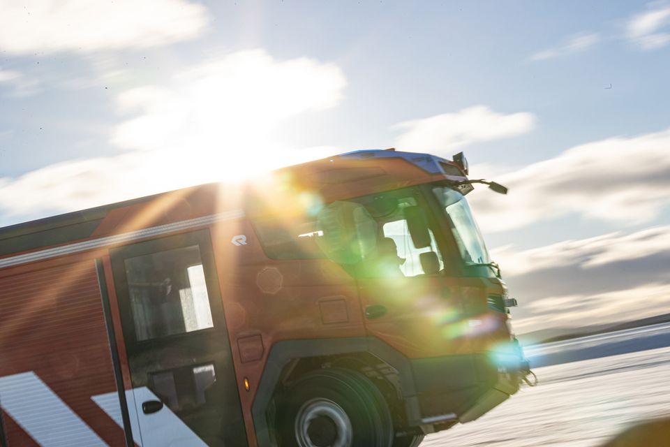 RT: Nahaufnahme seitlich Gegenlicht Seitliche Nahaufnahme des RT von Rosenbauer im Gegenlicht.