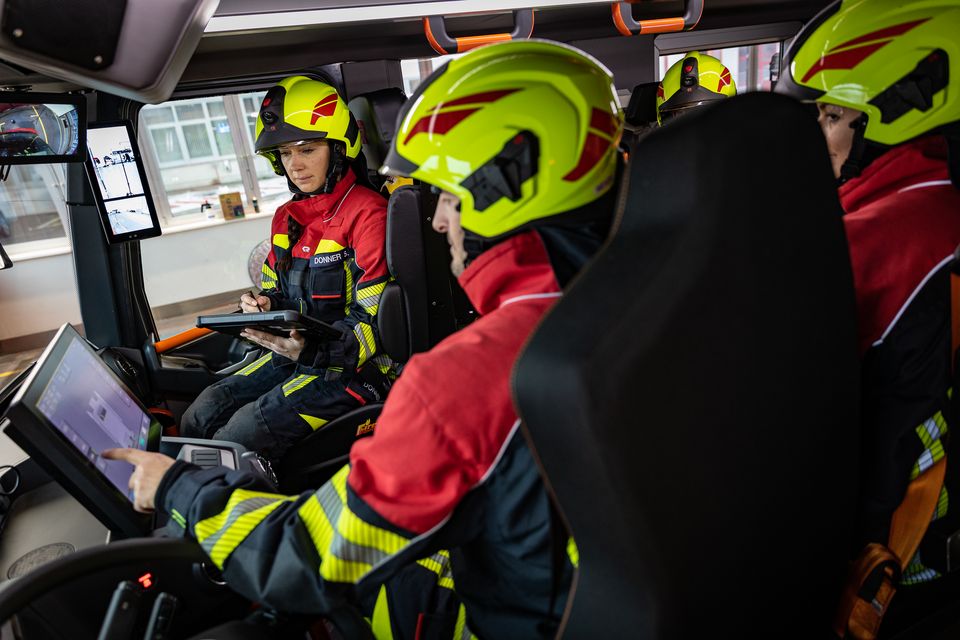 RT: Crew ready for action Settings Control panel Side view of the cockpit of the RT. Firefighters make digital settings on the control panel and tablet.